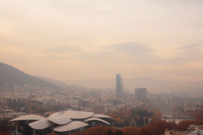 грязный воздух смог тбилиси алматы варшава краков беларусь экодом airmq
